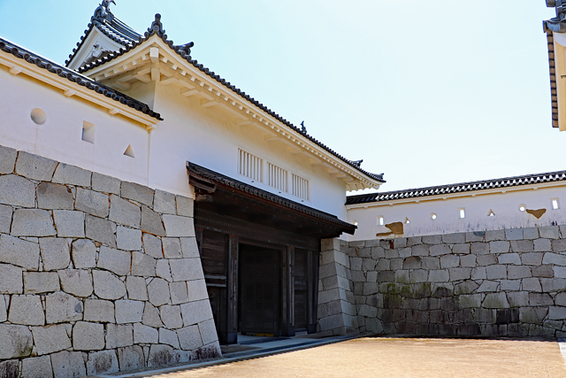 赤穂城・本丸櫓門と枡形