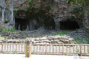玄武洞・洞窟