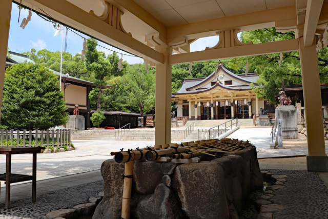 湊川神社・境内の手水舎