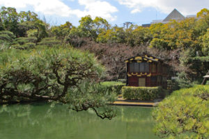 相楽園・日本庭園の船屋形