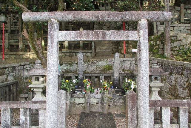 京都霊山護国神社・坂本龍馬と中岡慎太郎の墓所