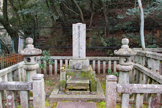 京都霊山護国神社・木戸松子（木戸孝允妻）墓