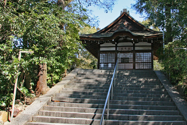 宇治神社・参道と拝殿