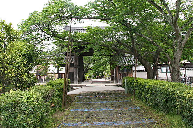 橘寺の門前
