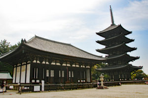興福寺・東金堂と五重塔