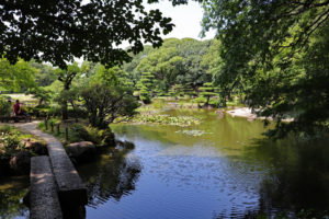慶沢園・大池の畔