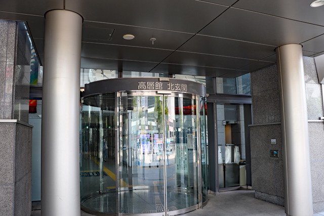 堺市役所高層館入口