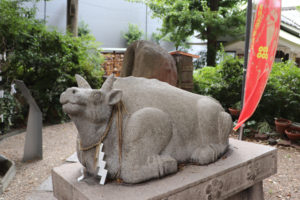 安居神社・神牛像