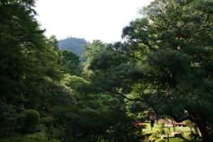 旧竹林院庭園・借景の山